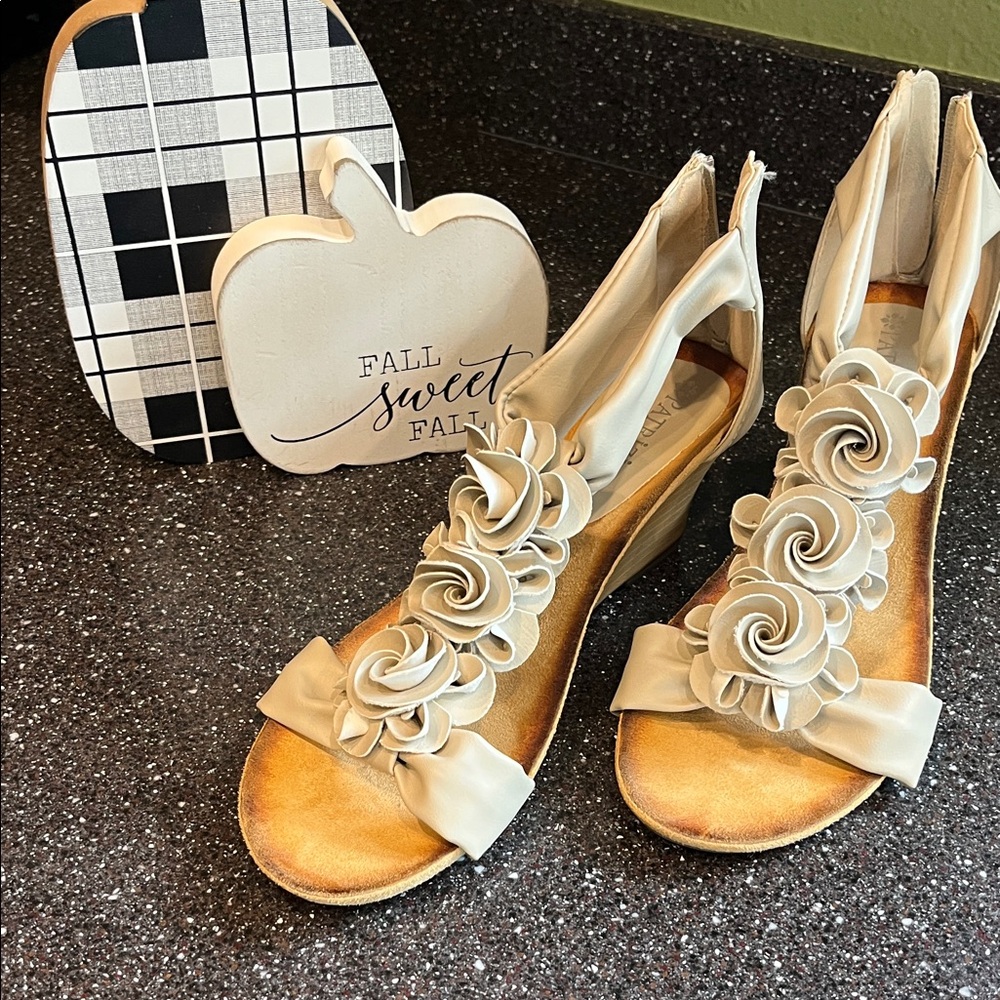 Elegant Beige Floral Women's Sandals